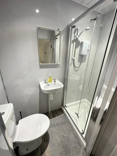 Twin Room with Shower