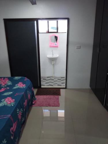 SRH APARTMENT- entire 1 bedroom unit with a kitchen & a bathroom - Walking distance to stores & supermarkets - Nadi International Airport is 3km's away, Nadi (fotografie 9)