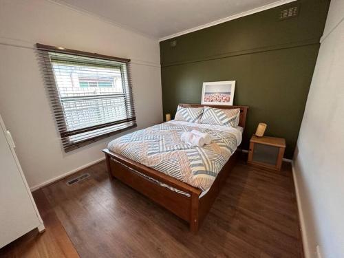 BEST VALUE: 2BR House Near shops & Noble Park Station