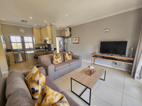Plettenberg Bay Unit 17 Whale Rock Gardens Apartment with Backup Power Room Type - Apartment