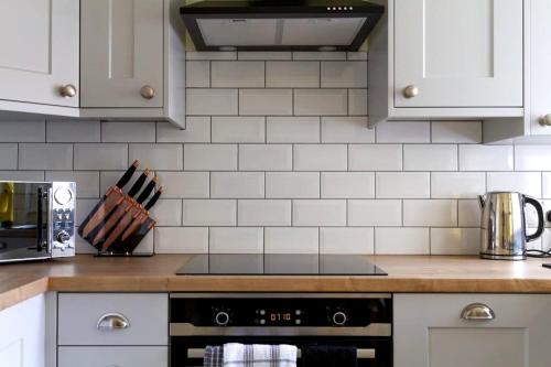 Cosy Country Escape | Fireplace & Views | Leeds & York, Leeds (photo 9)