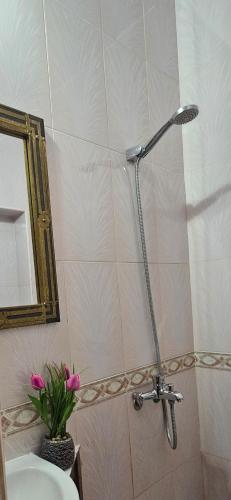 Dar Dikrayat - Tap to explore photos