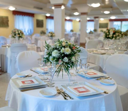 Yellow Park Hotel