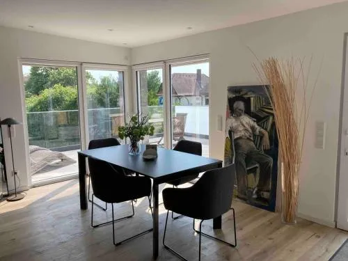 Modernes Penthouse-Loft mit KONUSKarte für kostenfreien ÖPNV in Ehrenkirchen, Deutschland