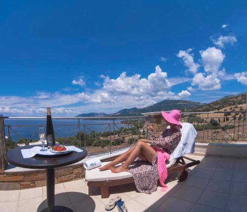 Erkély/terasz, Thea Hotel - Studios & Suites in Marmari