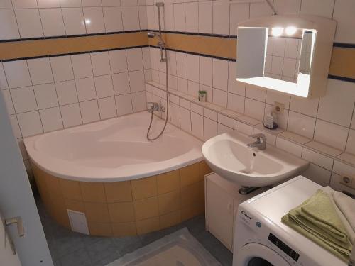 Serviced Apartment with Sunny Balcony, Vídeň (fotografie 10)