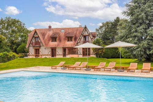 Villa Paséo - 11 Bedrooms - Large Heated Swimming Pool - Near Deauville gîte à louer Bonneville-sur-Touques