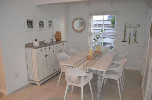 Létesítmények, Stunning Beach House in Grotto Bay in Grotto Bay