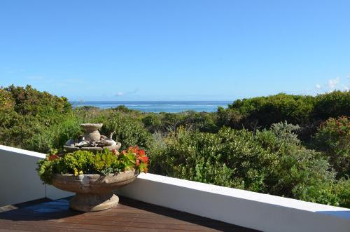 Kilátás, Stunning Beach House in Grotto Bay in Grotto Bay
