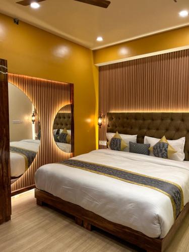Deluxe King Suite image 2