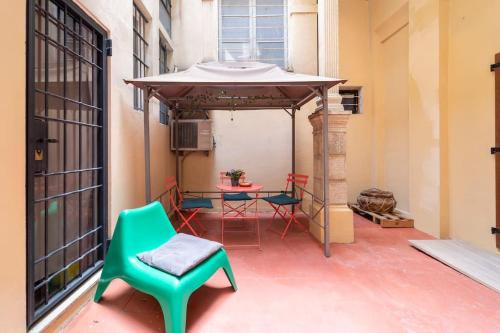 Central and cozy loft with courtyard, Boloňa (fotografie 2)