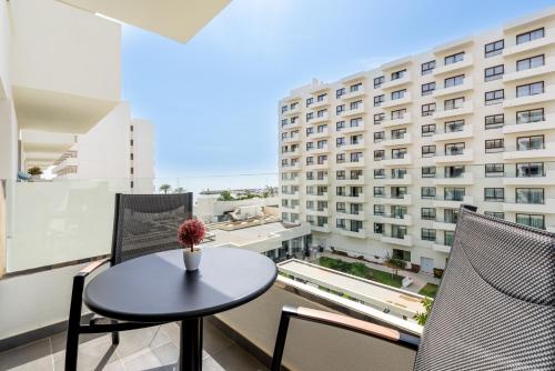 WintowinRentals Executive apt in OCEAN HOUSE Complex