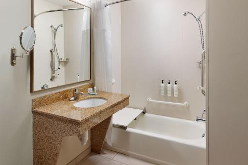 Fairfield Inn & Suites Warner Robins - image 10