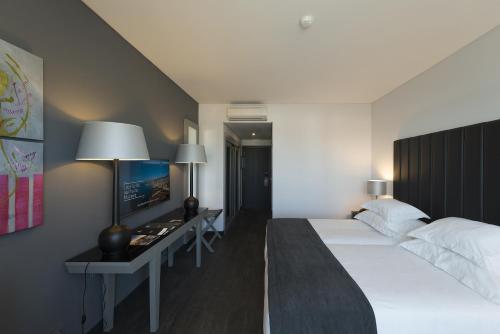 Vila Gale Evora Stop at Vila Gale Evora to discover the wonders of Evora. The hotel has everything you need for a comfortable stay. 24-hour front desk, luggage storage, room service, meeting facilities, family room a