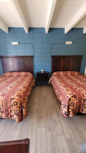 2 double beds