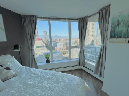 Downtown 4bd 2ba View Skytrain 2 Free Parking in Vancouver, Canada