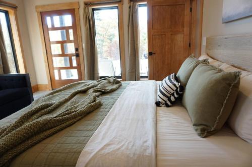 Wayah House @ Sky Ridge Yurts in Bryson City, USA