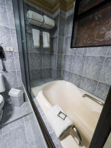 淋浴間, AVANTI HOTEL & CONVENTION CENTER in 科恰班巴