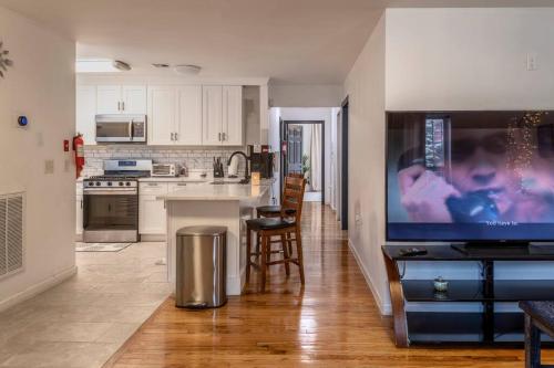 3 Bedroom Unit with free parking in Jersey City, USA