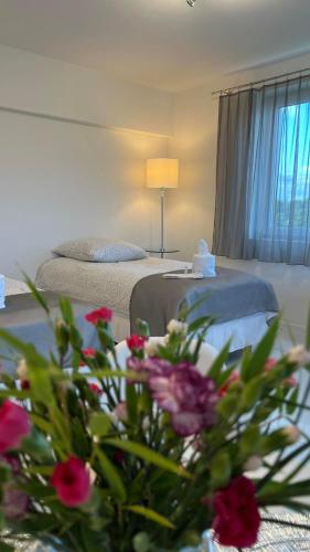 2 bedrooms, 5 beds