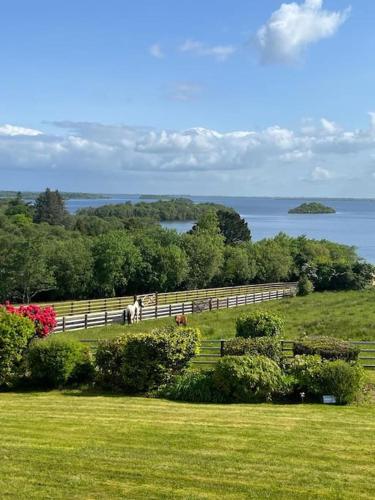 B&B Galway - Hillcrest Lodge, Private apartment on Lough Corrib, Oughterard - Bed and Breakfast Galway