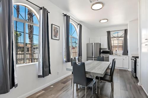 3bed 2bath apartment near universal studio hollywood sleep 7 in Los Angeles, USA