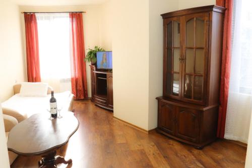 One-Bedroom Apartment image 6