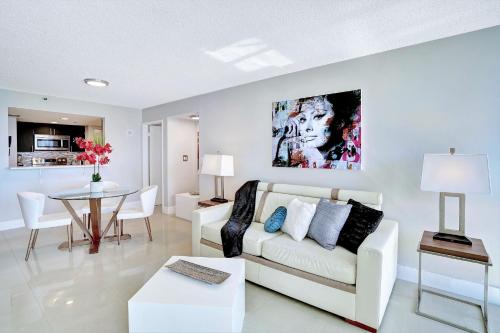 Stay In Love! Miami Skyline Views, Renovated - Miami Shores, FL