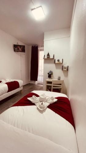 HOTEL LOUVAIN – Paris, TX