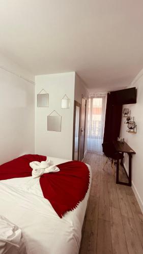 HOTEL LOUVAIN – Paris, TX