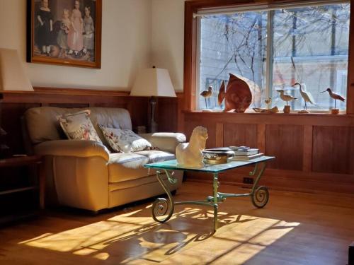 Lovely Year Round Vacation Home in the Hamptons in Hampton Bays, USA