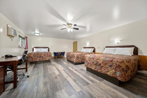 Family Suite with Three Queen Beds