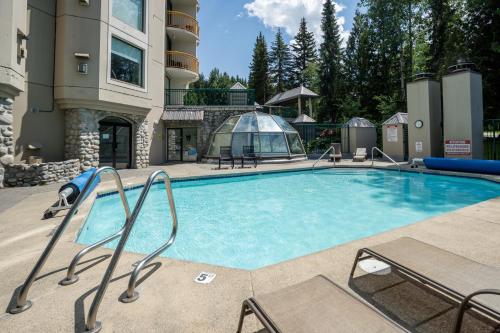 1BR Ski In Ski Out Benchlands Condo by Harmony Whistler Vacations in Whistler, Canada