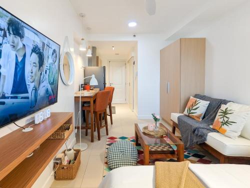 Bright & Cozy Studio Condo in Commonwealth, UP Diliman, Manila (foto 11)