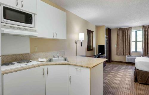 Extended Stay America Suites - Santa Barbara - Calle Real