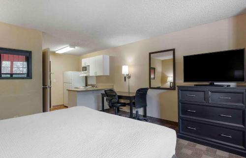 Extended Stay America Suites - Santa Barbara - Calle Real