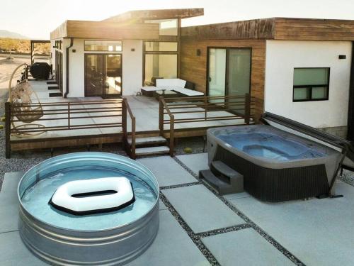 Panoramic Heaven - Luxury Designer Property w Spa in Joshua Tree, USA