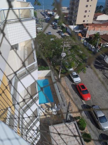 Apartamento completo a 120 m da Praia Martin de Sá, c/ piscina e salão de jogos