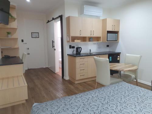 运营阿尔姆斯酒店汽车旅馆 (Carriers Arms Hotel Motel) in 马里伯勒