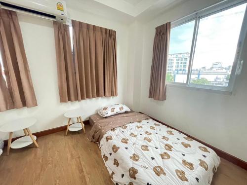 Modern 5-Bedroom Townhome near MRT and Local Charm - image 12