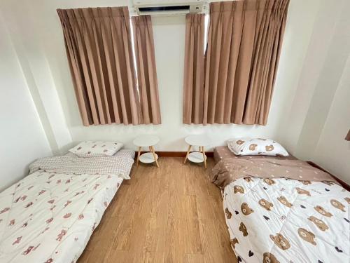 Modern 5-Bedroom Townhome near MRT and Local Charm - image 10