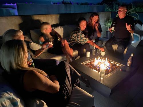 Entertainers penthouse with 5 bedrooms pool & spa