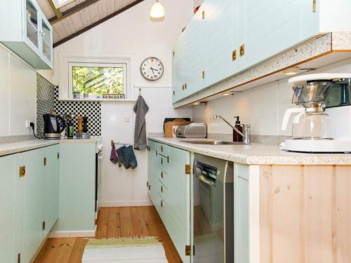 บริการและสิ่งอำนวยความสะดวก, 6 person holiday home in Glesborg-By Traum in เฟียลเลอรูป