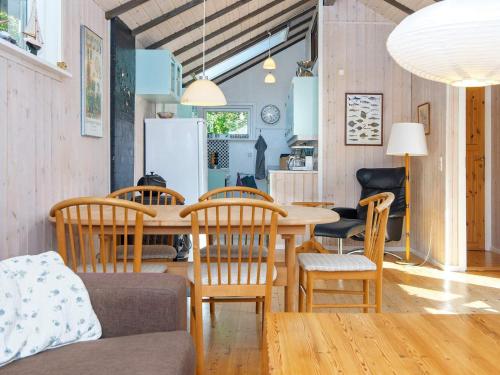 บริการและสิ่งอำนวยความสะดวก, 6 person holiday home in Glesborg-By Traum in เฟียลเลอรูป