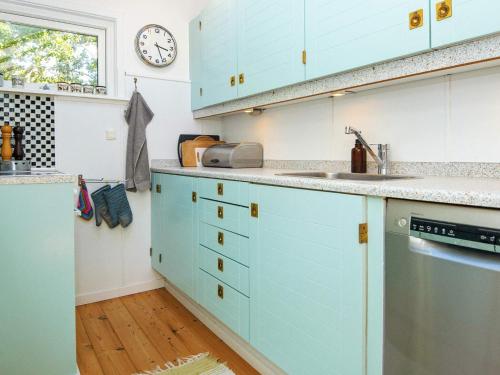 บริการและสิ่งอำนวยความสะดวก, 6 person holiday home in Glesborg-By Traum in เฟียลเลอรูป