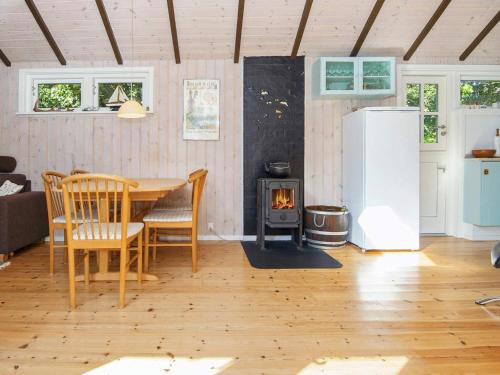 บริการและสิ่งอำนวยความสะดวก, 6 person holiday home in Glesborg-By Traum in เฟียลเลอรูป