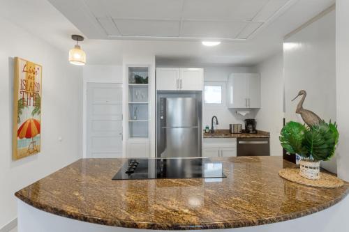 Maho Beach 1BR Haven, Ocean Vista in Simpson Bay
