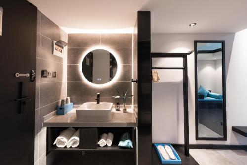 Standard Queen Room image 2