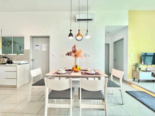 Amber 2B2B Cozy apt Wi-Fi TV Box near Encore Melaka