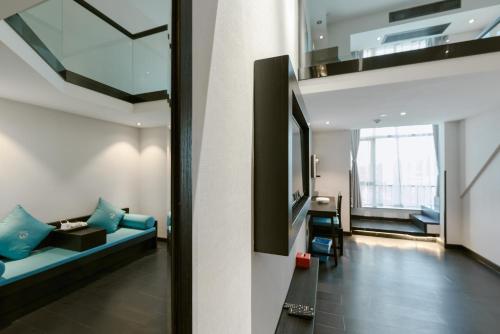 Standard Twin Room image 1
